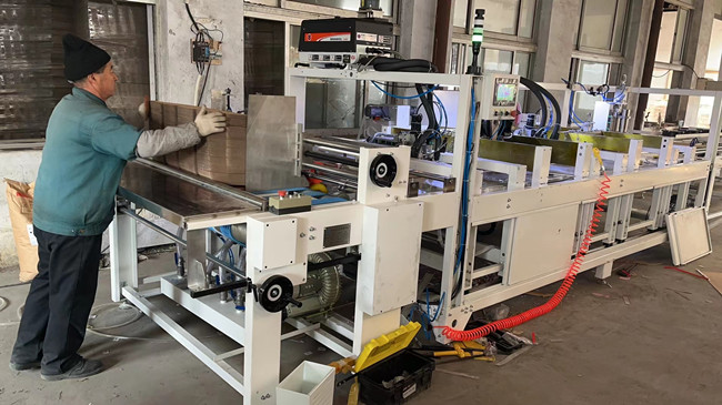 河南新印穿無紡布提手機(jī)助力青島啤酒包裝行業(yè)